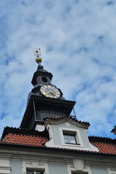 Alınlığın, Prague, Çek Cumhuriyeti, tipik bir bina