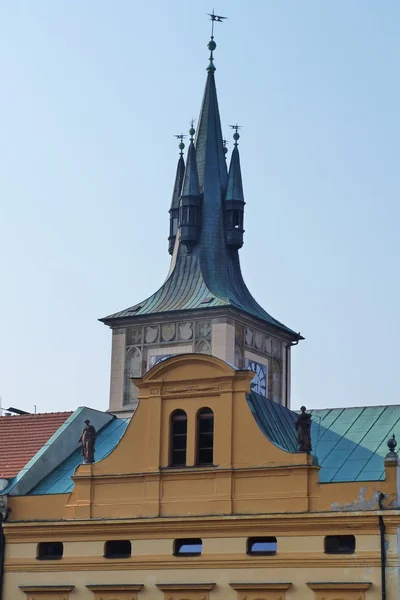 Pedimen bangunan khas Praha, Republik Ceko — Stok Foto