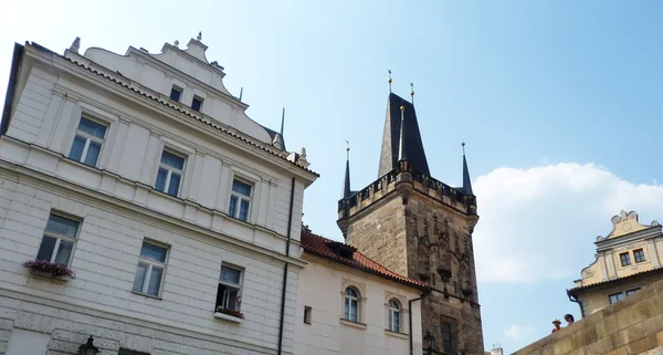 Типичные здания в центре Праги, Чехия — стоковое фото