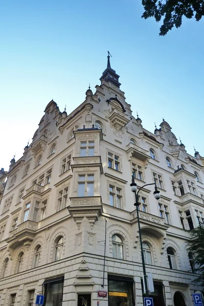 プラハ、チェコ共和国の代表的な宮殿のファサード — ストック写真