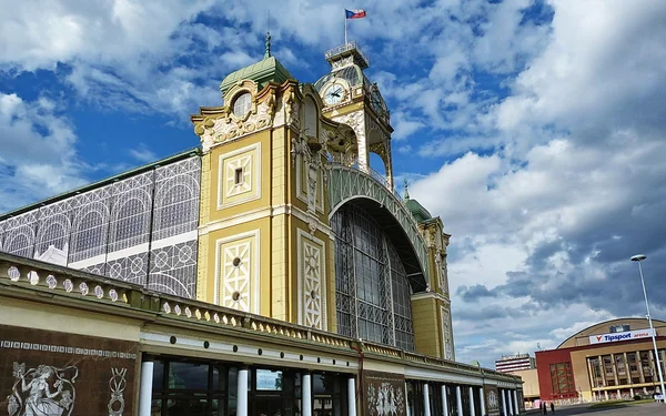 Slotten av industrin inom området Incheba Expo, Prag, Tjeckien — Stockfoto