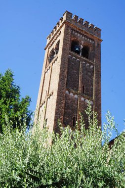 İtalya 'nın Mamtova kentindeki San Francesco kilisesinin çan kulesi.
