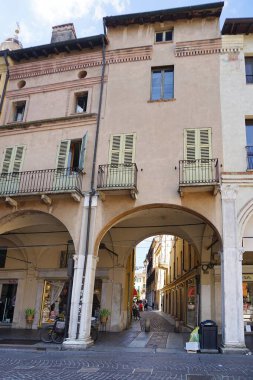 İtalya, Mantua 'da Broletto Meydanı' nda kemer