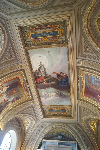 Ceiling in a corridor of the Vatican Museums, Rome, Italy — Stok fotoğraf