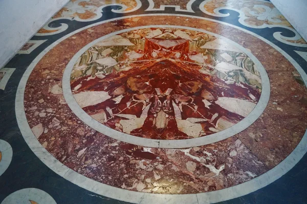 Piso en un pasillo de los Museos Vaticanos, Roma, Italia — Foto de Stock