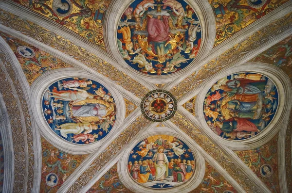 Ceiling with four medallions fresco, room of the fire of Borgo, Raphael Rooms, the Vatican Museums, Rome, Italy — Stok fotoğraf