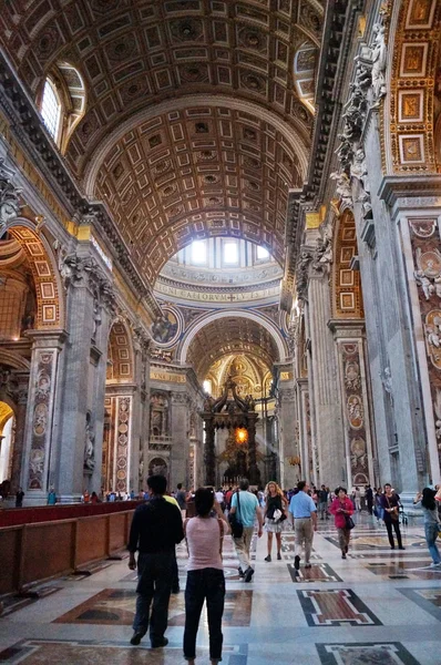 Interor of Saint Peter basilica, Vativcn city, Rome, Italy — Stockfoto