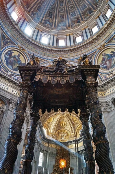 Interor de la basílica de San Pedro, ciudad de Vativcn, Roma, Italia — Foto de Stock