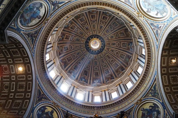 Interor de la basilique Saint-Pierre, ville de Vativcan, Rome, Italie — Photo