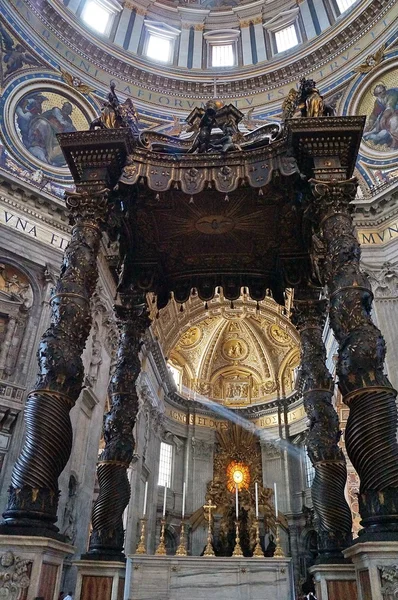 Interor de la basílica de San Pedro, ciudad de Vativcn, Roma, Italia — Foto de Stock