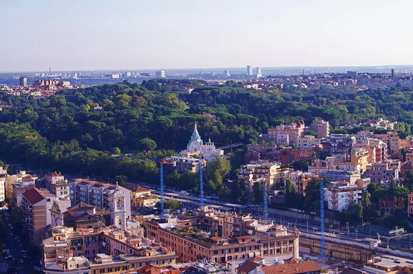 Vue de Rome depuis la basilique Saint-Pierre, ville de Vativcn, Rome, Italie — Photo