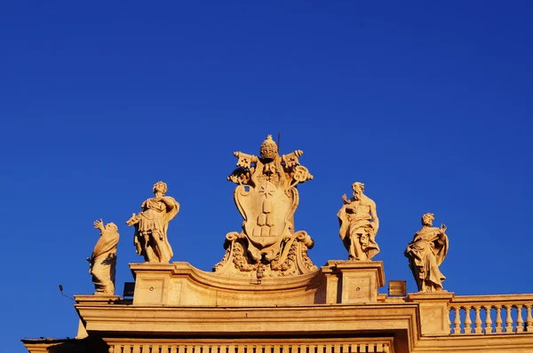 Detail van Bernini colonnade in St. Peter Square, Vaticaanstad, Rome Italië — Stockfoto