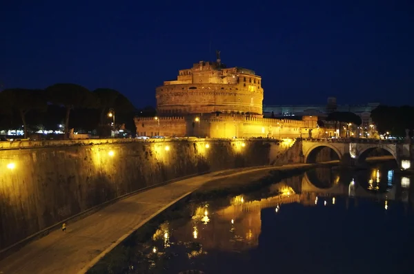 Castillo de San Ángel por la noche, Roma, Italia — Foto de Stock