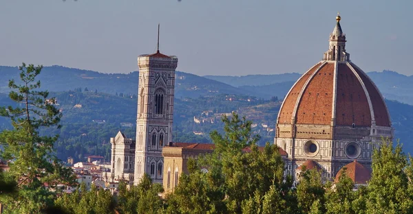 Uitzicht op de kathedraal van Florence van de Boboli tuinen Tuescany Italië — Stockfoto