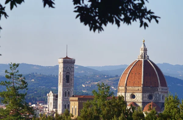 Uitzicht op de kathedraal van Florence van de Boboli tuinen Tuescany Italië — Stockfoto