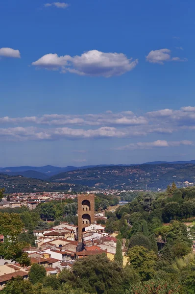 Utsikt över San Nicholas tornet från Bardini trädgård Florens Toscana Italien — Stockfoto