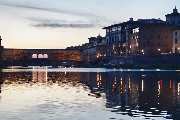 Ponte Vecchio op zonsondergang Florence Italië — Stockfoto