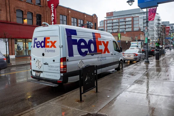 Ottawa Ontario Canadá Diciembre 2020 Una Furgoneta Fedex Express Detiene —  Fotos de Stock