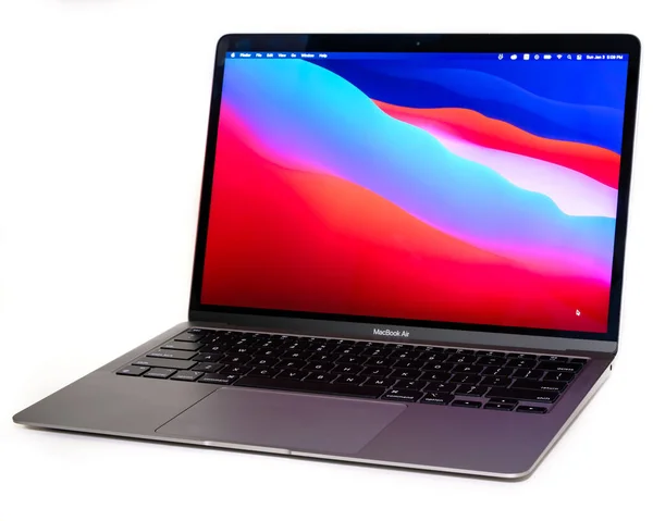 Ottawa, Ontario, Kanada - 3 Ocak 2021: Yeni M1 Apple Silikon işlemcili 13 inçlik Macbook Air dizüstü bilgisayarının 2020 yılı sonu modeli.