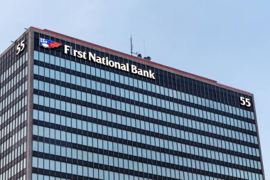 Cleveland, Ohio, ABD - 22 Eylül 2019: 55 Kamu Meydanı üzerindeki First National Bank of Pennsylvania tabelası, Cleveland şehir merkezinde 22 katlı bir gökdelen.
