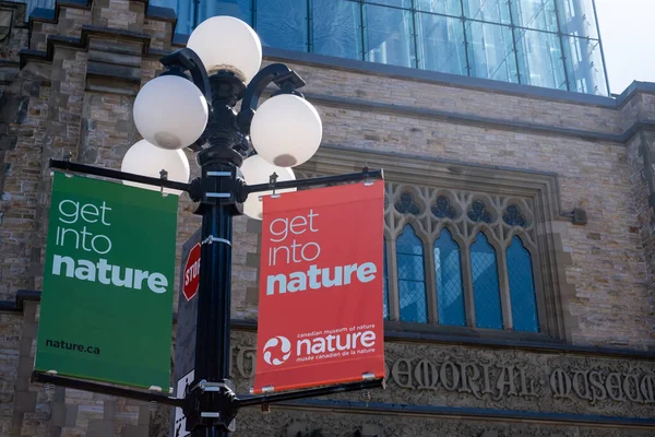 Ottawa Ontario Kanada März 2021 Get Nature Banner Hängen Vor lizenzfreie Stockfotos