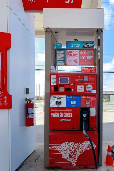 Ottawa Ontario Kanada Dubna 2021 Čerpadlo Benzínu Čerpací Stanici Esso — Stock fotografie