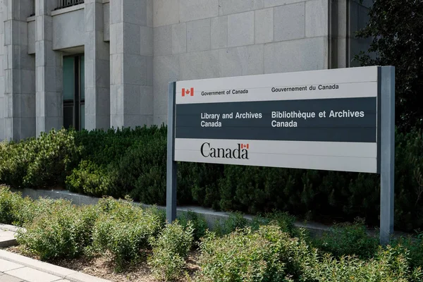 Ottawa, Ontario, Kanada - 4 Haziran 2021: Kanada Hükümeti Ottawa şehir merkezinde bir Kütüphane ve Arşiv anlaşması imzaladı.