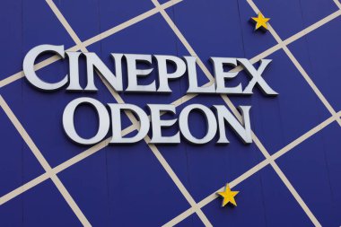 Algonquin Provincial Park, Ontario, Kanada - 16 Haziran 2021: 60 numaralı otoyolun doğu kapısındaki Algonquin Park girişinde ahşap bir Ontario Parks tabelası.