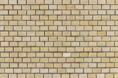Sarı tuğla bir duvarın yüzeyi.