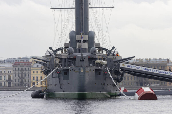 Санкт-Петербург, Россия - 29 октября 2020 года: крейсер Балтийского флота "Аврора", подавший сигнал к захвату Зимнего дворца во время Великой Октябрьской революции.