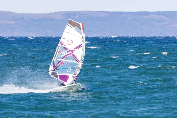 Vladivostok Rusia Octubre 2019 Windsurfers Sea Waves Windy Autumn Day —  Fotos de Stock