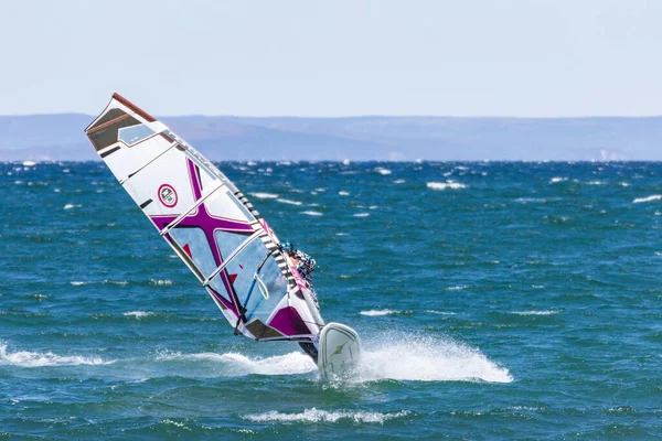 Vladivostok Rusia Octubre 2019 Windsurfers Sea Waves Windy Autumn Day —  Fotos de Stock