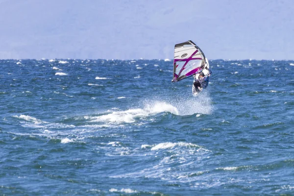 Vladivostok Ρωσία Οκτώβριος 2019 Windsurfers Sea Waves Windy Autumn Day — Φωτογραφία Αρχείου