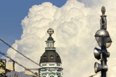 St. Peterburg, Rusya - Eylül, 09, 2020: St. Petersburg binaları üzerine dekoratif mimari unsurlar