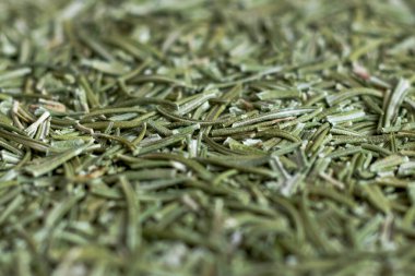 Kurutulmuş biberiye yaprakları (Rosmarinus officinalis). Yemek pişirmek için bir çeşni ve tıpta kullanılan tıbbi bir bitki..