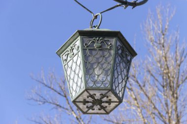 St. Petersburg 'da demir sokak lambaları.