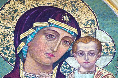 St. Petersburg, Rusya - 27 Mart 2021: Peter ve Paul Katedrali 'nin Bakire ve Çocuğu' nun Peter ve Paul Kalesi 'ndeki mozaiği.