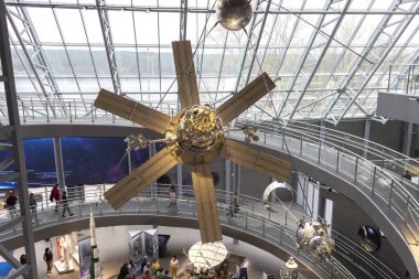 Kaluga, Rusya - Mayıs 02, 2021: Kaluga 'daki Tsiolkovsky Kozmonotlar Tarihi Müzesi' nin iç ve sergisi.