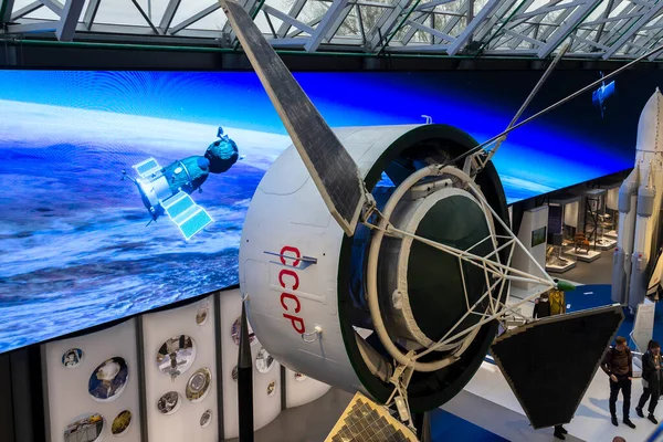 Kaluga, Rusya - Mayıs 02, 2021: Kaluga 'daki Tsiolkovsky Kozmonotlar Tarihi Müzesi' nin iç ve sergisi.
