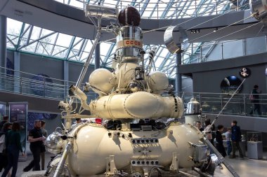 Kaluga, Rusya - Mayıs 02, 2021: Tsiolkovsky Kozmonotlar Tarihi Müzesi 'nin iç ve sergisi.