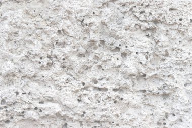 Kaba ve pürüzlü yontulmuş taşların yüzeyi. Sert cilalanmamış taş levha..