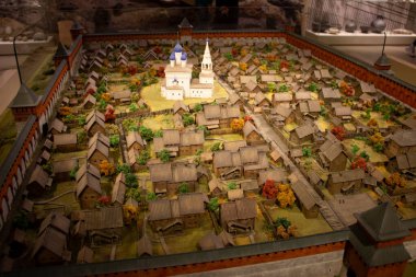 Tula, Rusya - 30 Nisan 2021: Tula Kremlin 'in minyatür bir modeli ve müzedeki yerleşim yerleri. Eski bir Rus şehrinin yeniden inşası..