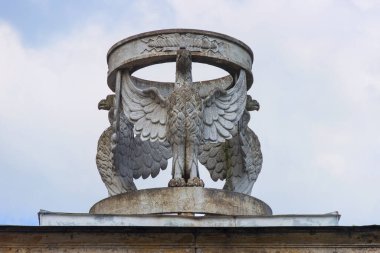 St. Petersburg, Rusya - 27 Haziran 2021: Tsarskoye Selo 'daki Catherine Park' taki heykeller (Puşkin şehri).