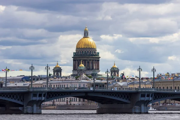 Petersburg Russia June 2021 Golden Dome Isaac Cathedral Sparkling Sun — Stock Photo, Image