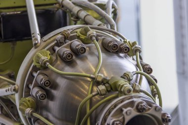 Kaluga, Rusya - Mayıs 02, 2021: Tsiolkovsky Kozmonotlar Tarihi Müzesi 'nde tüpler, valfler ve uzay aracı motor kontrol sistemleri.