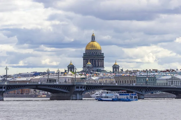 Petersburg Russia June 2021 Golden Dome Isaac Cathedral Sparkling Sun — Stock Photo, Image