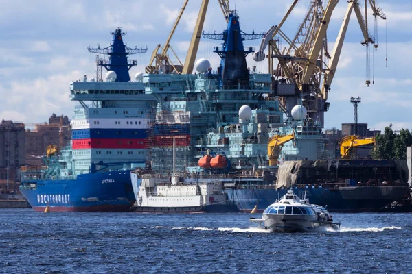 San Petersburgo Rusia Julio 2021 Los Rompehielos Nucleares Rosatomflot Ural — Foto de Stock