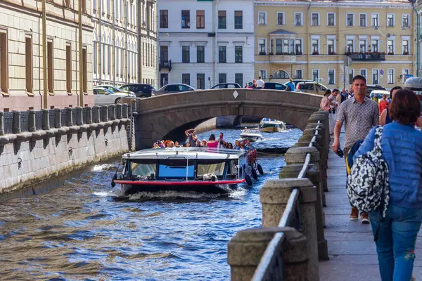 Petersburg Russia June 2021 Walking River Tram Canal Hermitage Tourists — Stock Photo, Image