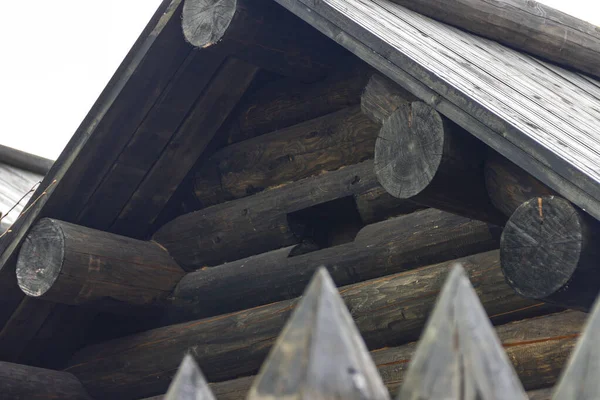 Ett Skyddande Staket Stockar Med Skarpa Övre Ändar Som Används — Stockfoto