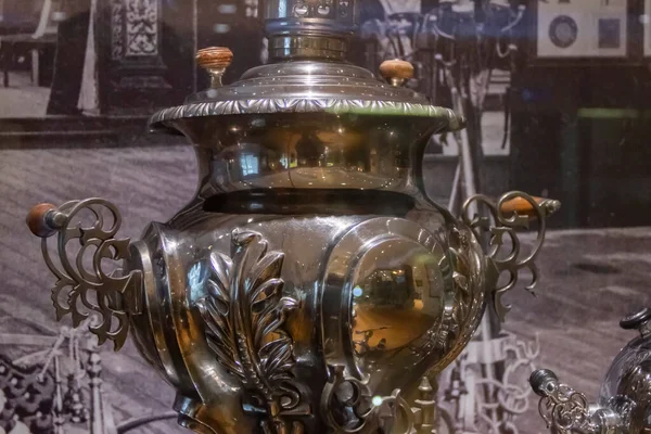2021年4月30日ロシア チュラ博物館 ロシアの伝統的な湯沸かし用ティーポットとお茶の製造 — ストック写真